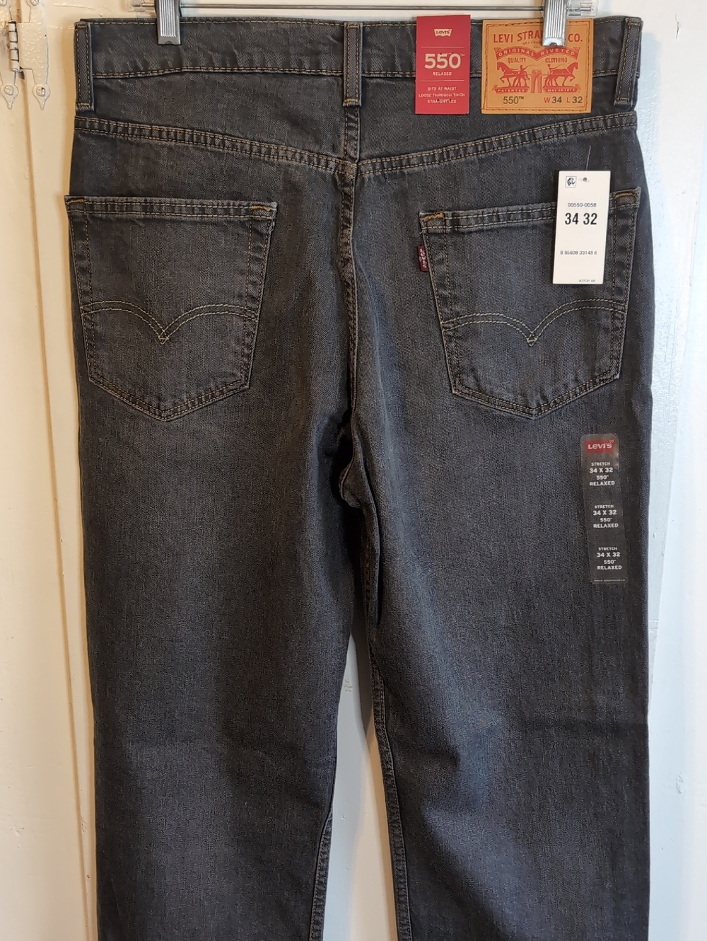 NWT Levi's 550 Relaxed Straight Leg Jeans mens 34x32